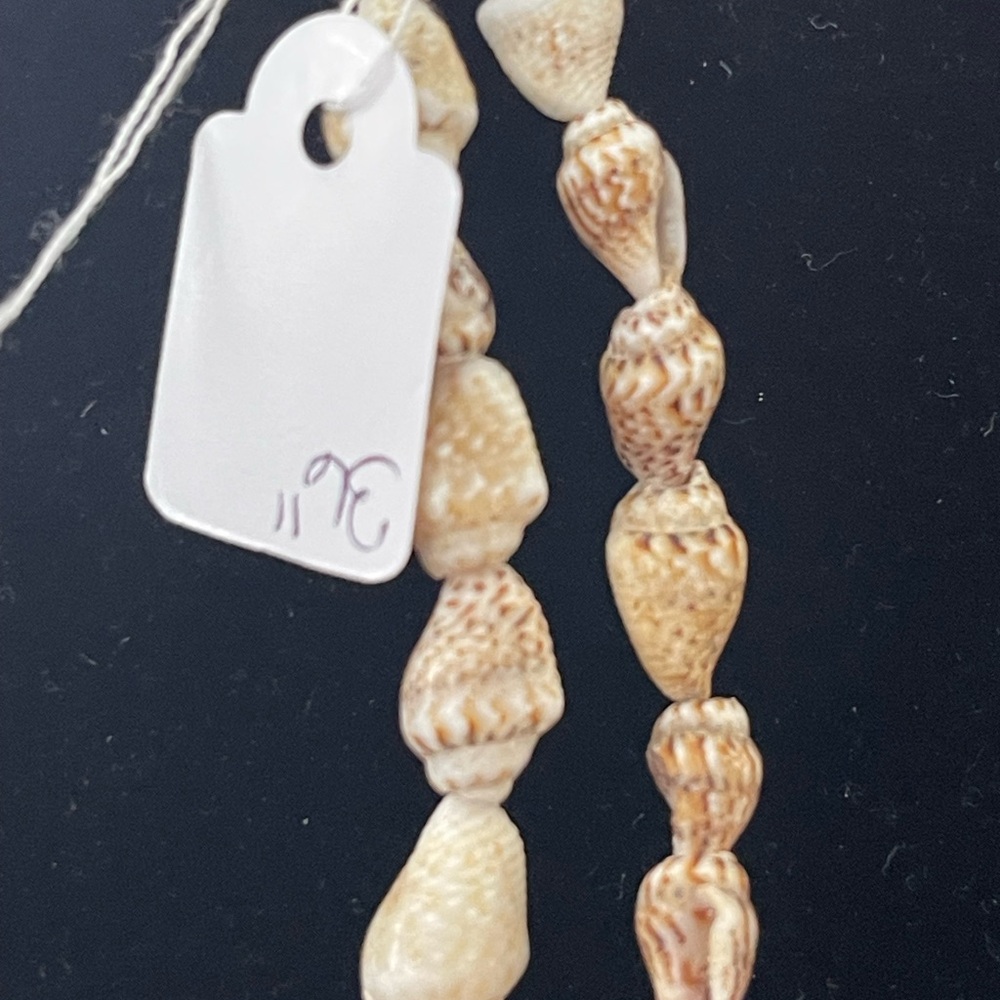 Two Cream Shell Necklaces - Picture 4 of 10